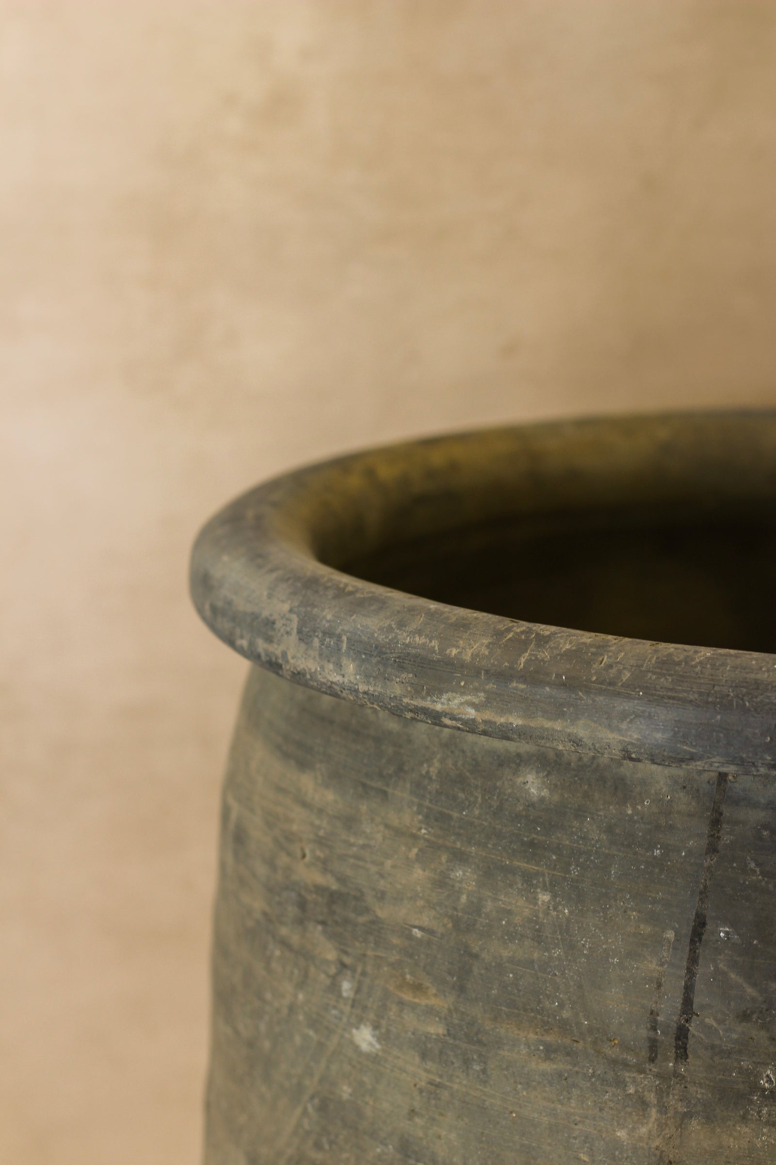 Big Old Grey Asian Pot - L011