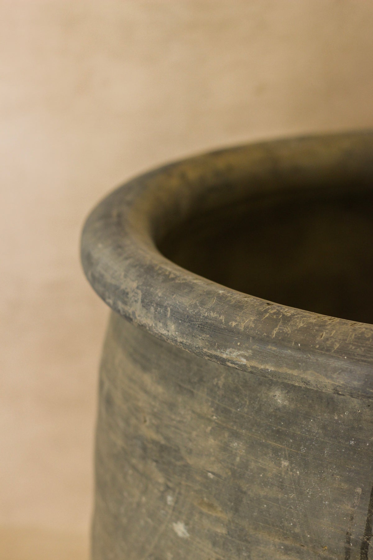 Big Old Grey Asian Pot - L011