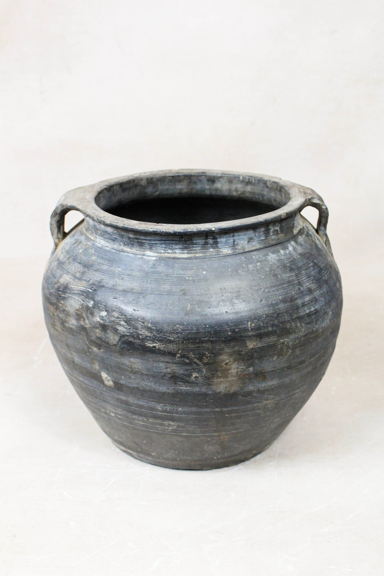 Vintage Dark pot with ears - E2.10