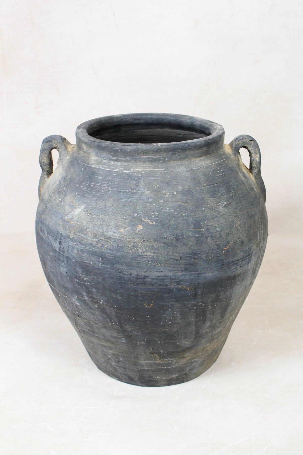 Vintage Dark pot with ears - E2.12