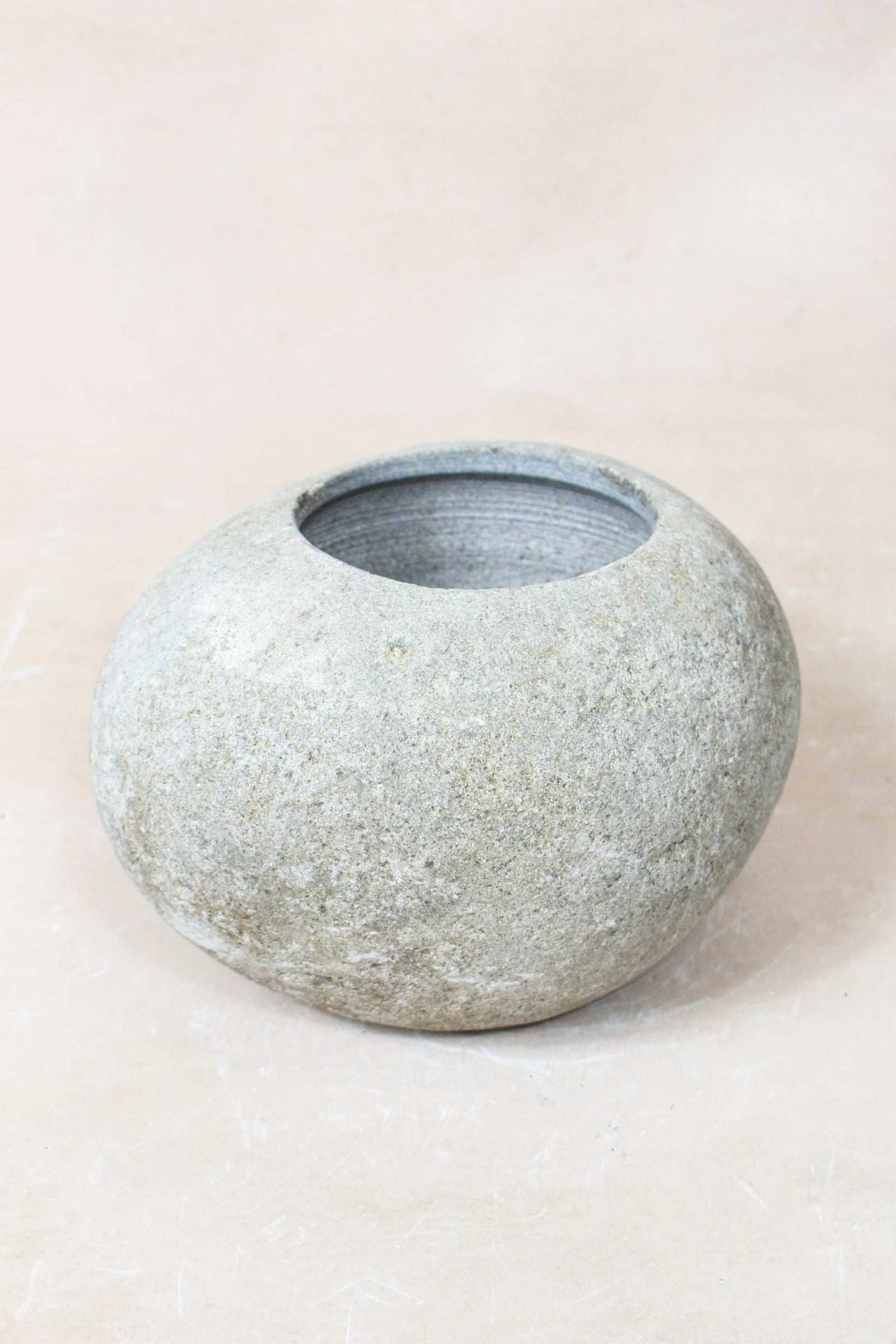 River Stone Planter Pot 22.10