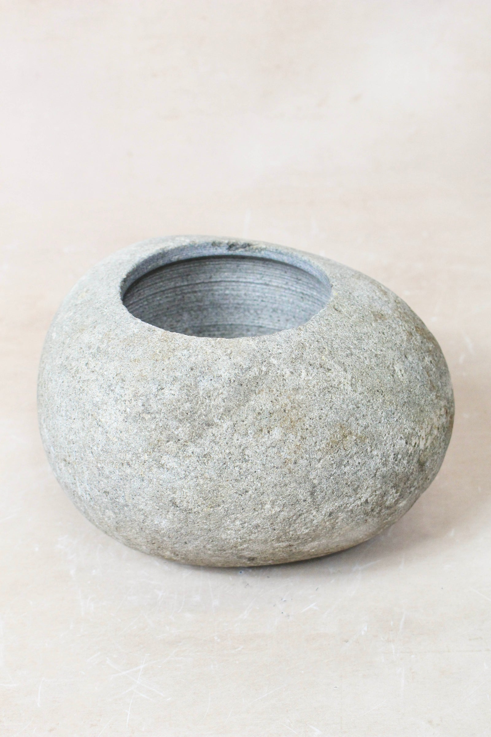 River Stone Planter Pot 22.10