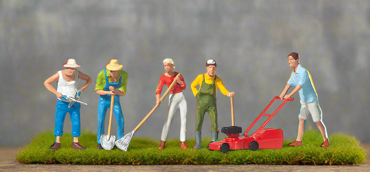 Gardeners Terrarium Figures 10463