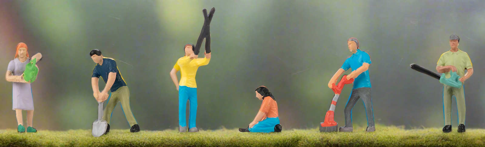 At The Allotment Terrarium Figures 151686