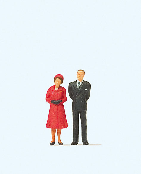 Hand-painted Queen Elizabeth II and Prince Philip miniature terrarium figures, 1:87 scale