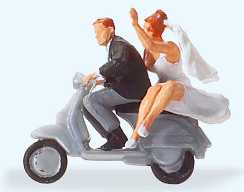 Hand-painted bride and groom on a Vespa, miniature terrarium figure, 1:87 scale