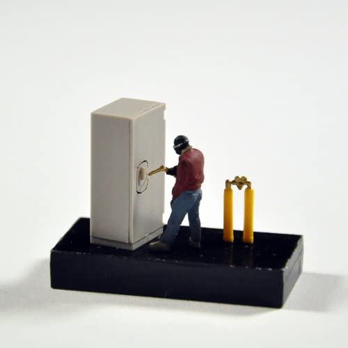 Hand-painted safecracker miniature terrarium figure, 1:87 scale