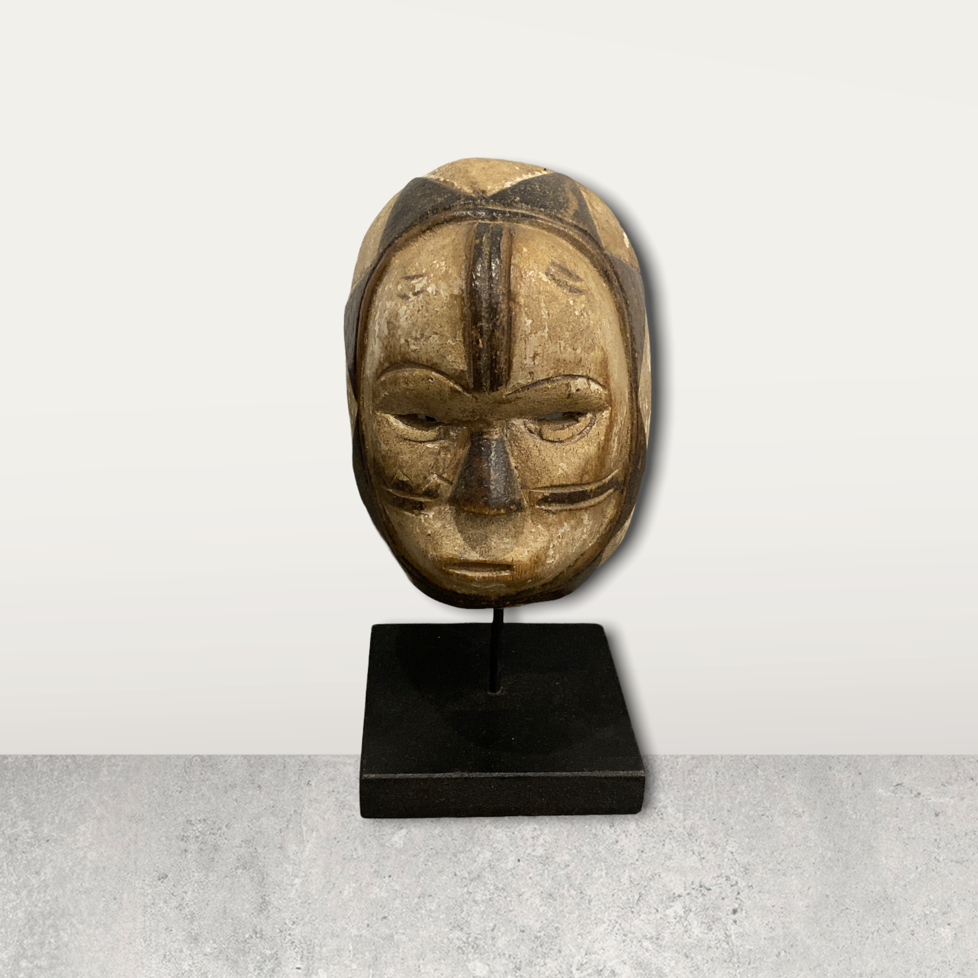 Small African mask on stand (22)
