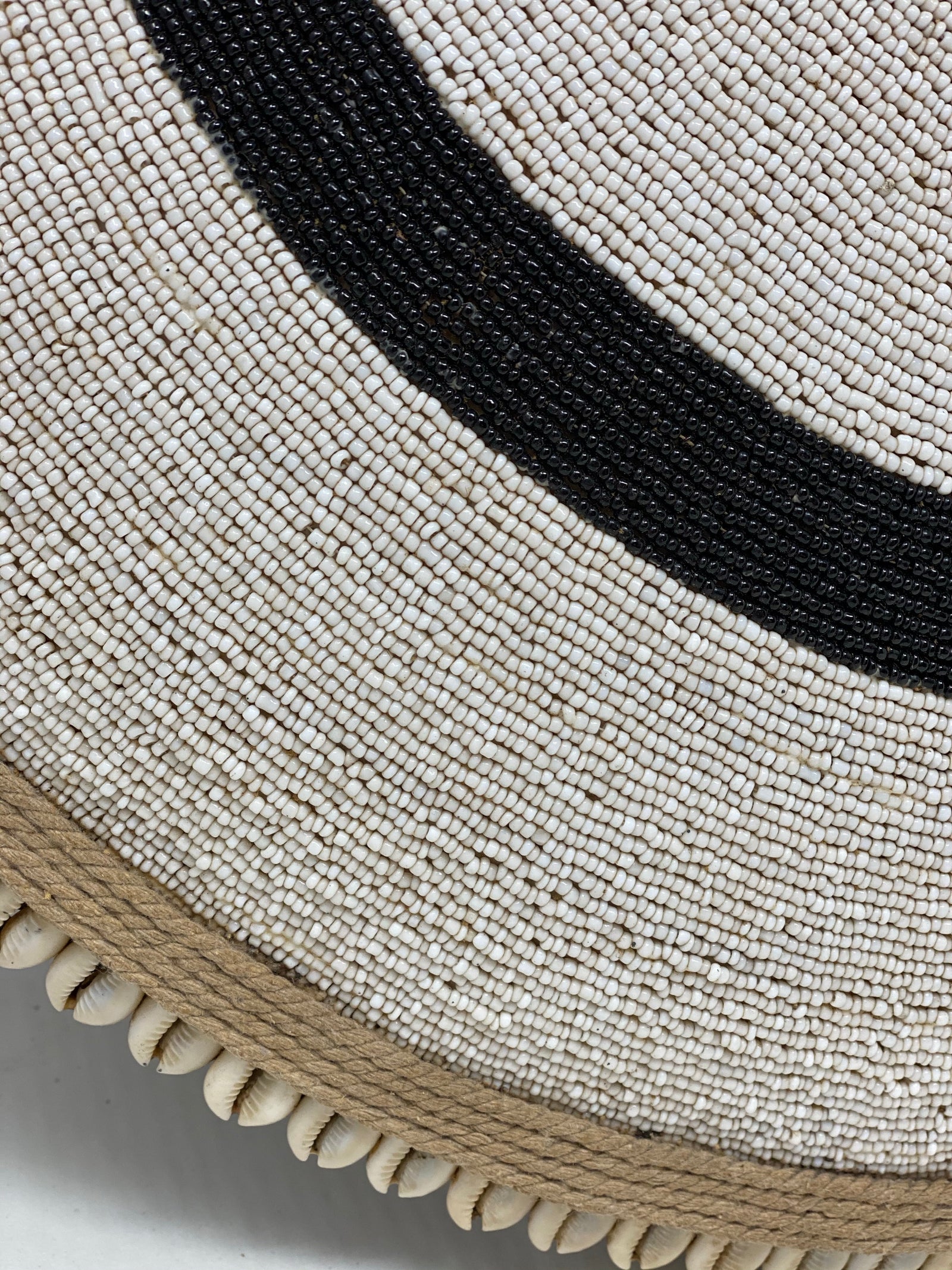 Cameroon Shield - L - 55cm - Black & White
