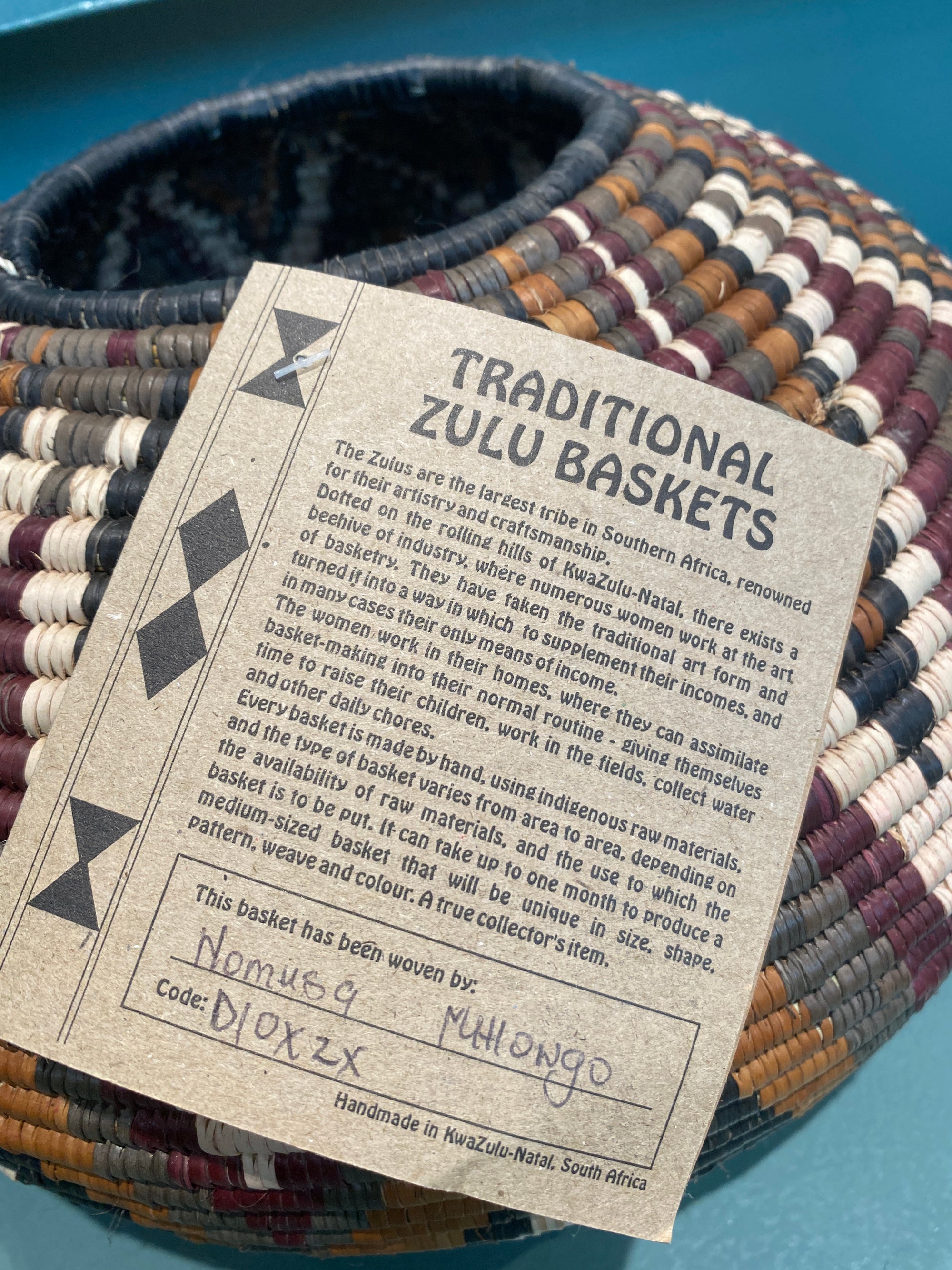 Zulu Ukhamba - traditional basket (22.1)