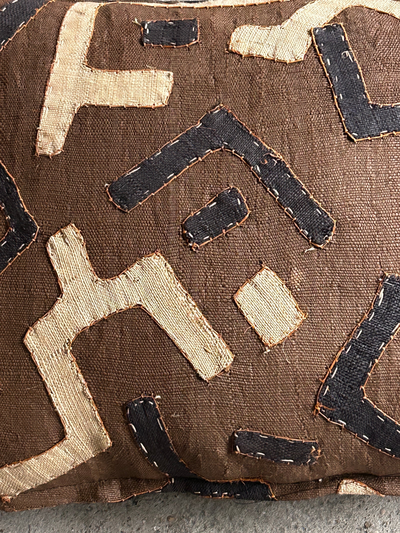 Kuba cloth cushion (46.02)