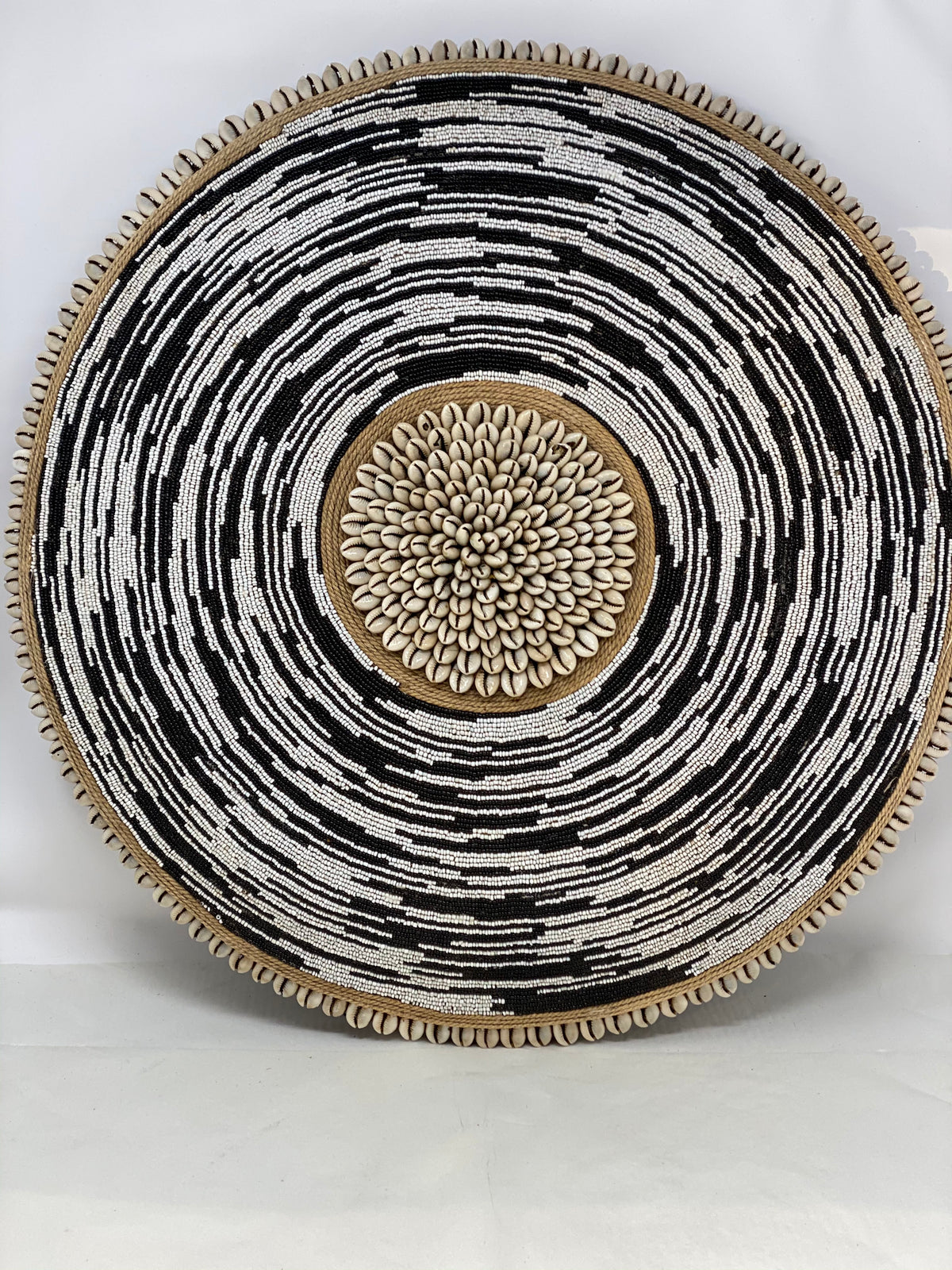 Cameroon Shield - L - 55cm - Black &amp; White