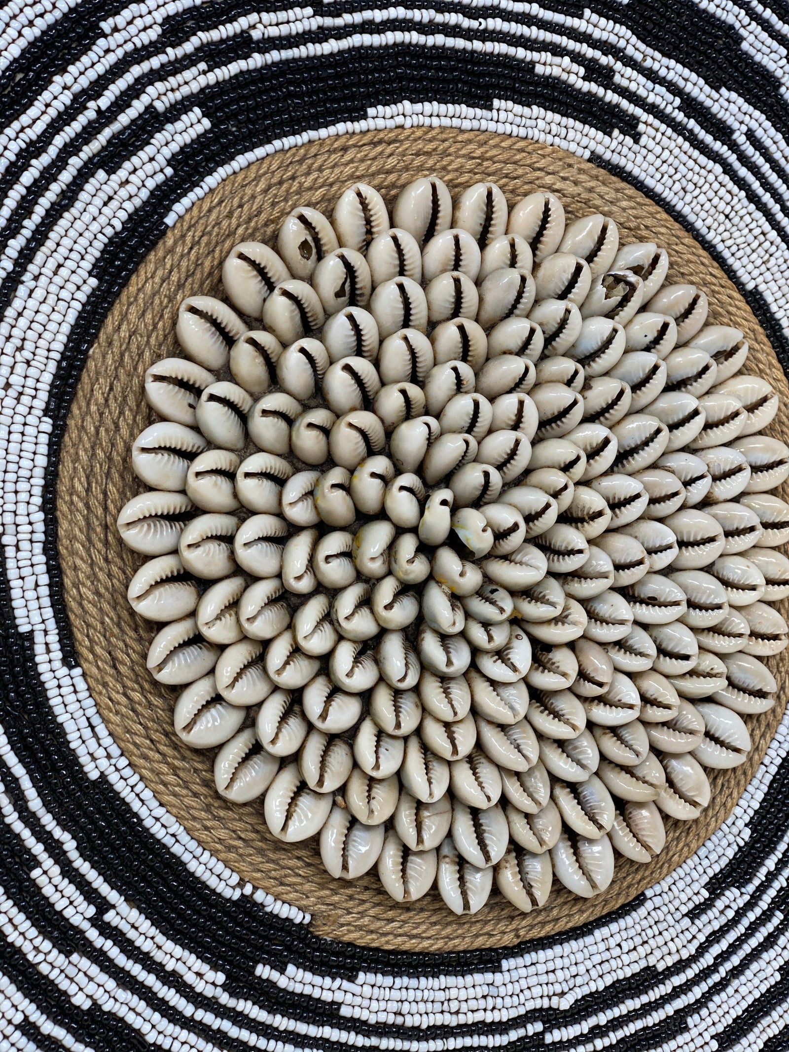 Cameroon Shield - L - 55cm - Black & White