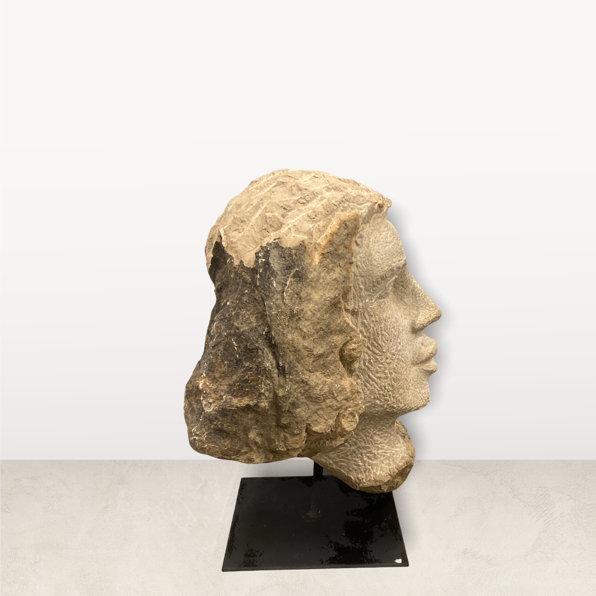 Stone head sculpture by Rizimu Chiwawa (32.2)