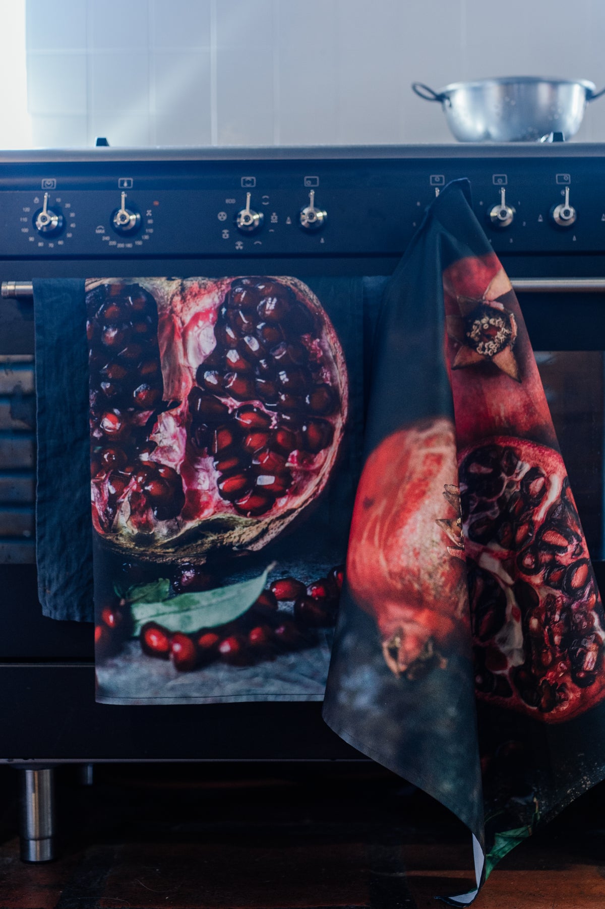 Square Cloth - Pomegranate on Black